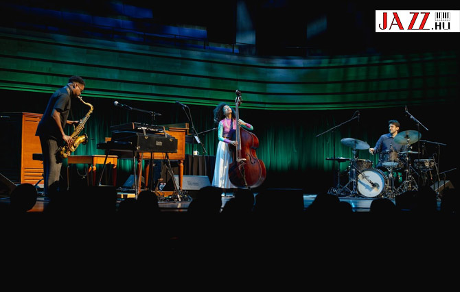 Szürreális Esperanza Spalding-koncert