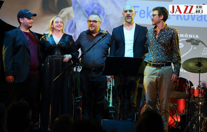 A 2025-ös kaleidoszkóp blues – április