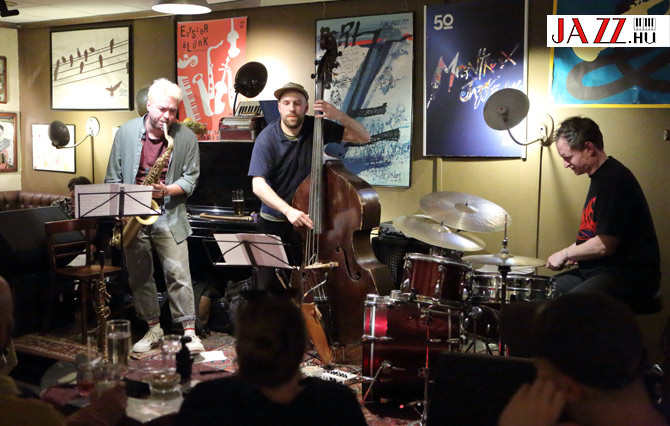 A 2025-ös kaleidoszkóp blues – április