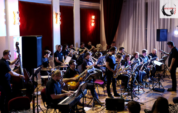 Színvonalas koncert, teltház, Kanizsa Big Band