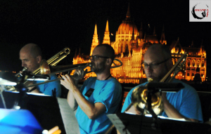 K&eacute;k Duna kerengő