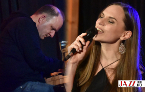 LEMEZBEMUTAT&Oacute; B&Uacute;CS&Uacute;ZTAT&Oacute;