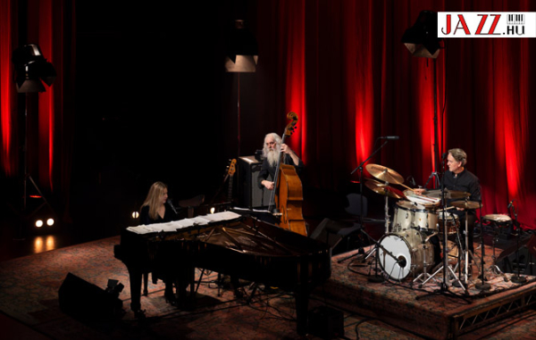 DIANA KRALL ISMÉT PESTEN