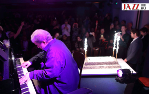 &Iacute;zes muzsika &eacute;s m&eacute;g tort&aacute;t is adtak mell&eacute; //  A Budapest Jazz Club 17. sz&uuml;let&eacute;snapi koncertje