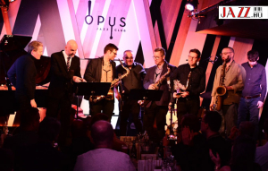 Roy Hargrove eml&eacute;kezete nyolc muzsikus tolm&aacute;csol&aacute;s&aacute;ban