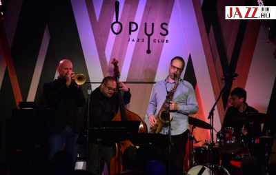 &Uacute;jabb legend&aacute;s jazzlemez id&eacute;z&eacute;se a MAO-val  &ndash;  A &bdquo;Max Roach 4 Plays Charlie Parker&rdquo; LP az Opus sz&iacute;npad&aacute;n