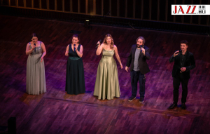 Jazz &eacute;s n: &Ouml;t fej jobb, mint egy