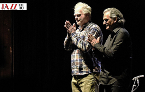 ZENE HAT&Aacute;ROK N&Eacute;LK&Uuml;L