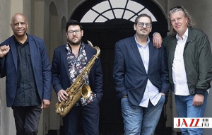 Bolla G&aacute;bor d&aacute;n zenekar&aacute;val a BJC-ben j&aacute;tszik - interj&uacute;