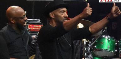 SZUPERNYITÁNY MAGYAR MEGLEPETÉSVENDÉGGEL